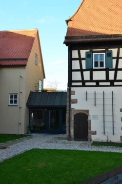 Rankgerüst im
Innenhof Rathaus Langenzenn
