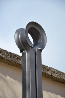 Detail Spalier mit gebogenen U-Stahl Stützen