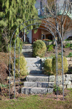 Rosenbogen aus Rundstahl