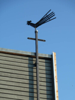 Kirchturmausschnitt mit Hahn