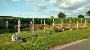 Urnenstelen aus Winkelstahl