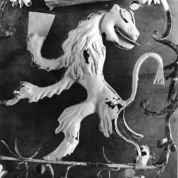 Löwenfragment mit Edelstahl-Innengerüst