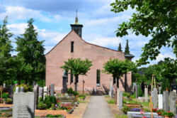 Aussegnungshalle mit Spiegel